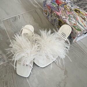 Jeffrey Campbell White Feathered Pump: Flirt-Alot
U.S. 6.5W